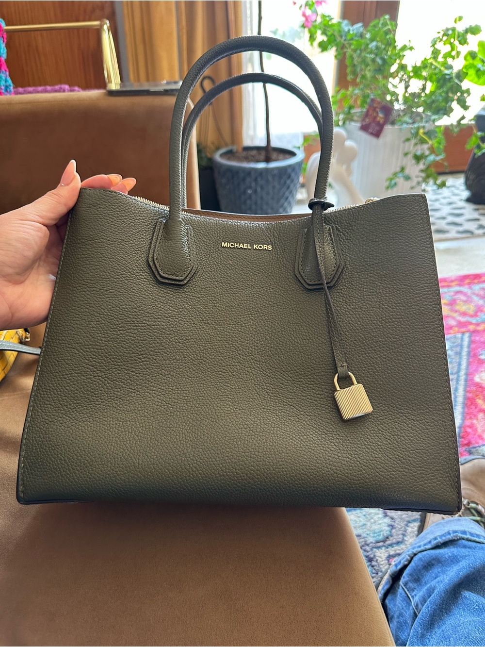 Michael Kors Mercer Medium Messenger in Olive